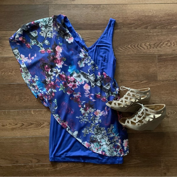 Bebe Asymmetrical Flutter Sleeve Printed Dress (M, Blue/Floral) - Picture 9 of 13